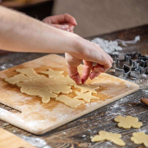WYKRAWACZE DO CIASTECZEK PIERNICZNKÓW ŚWIĄTECZNYCH 6szt. WYKRAWACZE DO CIASTECZEK PIERNICZNKÓW ŚWIĄTECZNYCH 6szt.