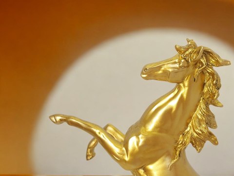 MAJESTATYCZNY ZŁOTY KOŃ STATUETKA FIGURKA DEKORACYJNA 29,5 cm NA PREZENT MAJESTATYCZNY ZŁOTY KOŃ STATUETKA FIGURKA DEKORACYJNA 29,5 cm NA PREZENT